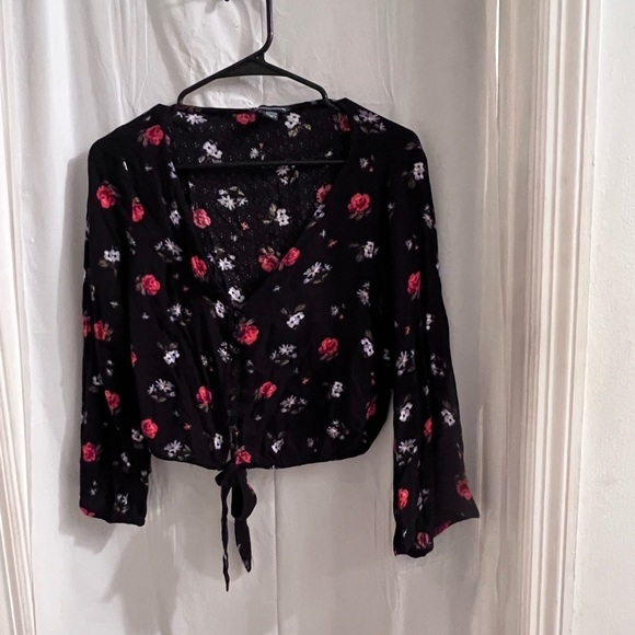 AMERICAN eagle black floral crop top size xl - Picture 1 of 3